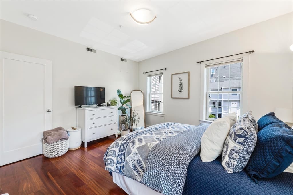 Condominium at 109 D St # 4, Boston MA 02127, Boston, photo 12 of 14