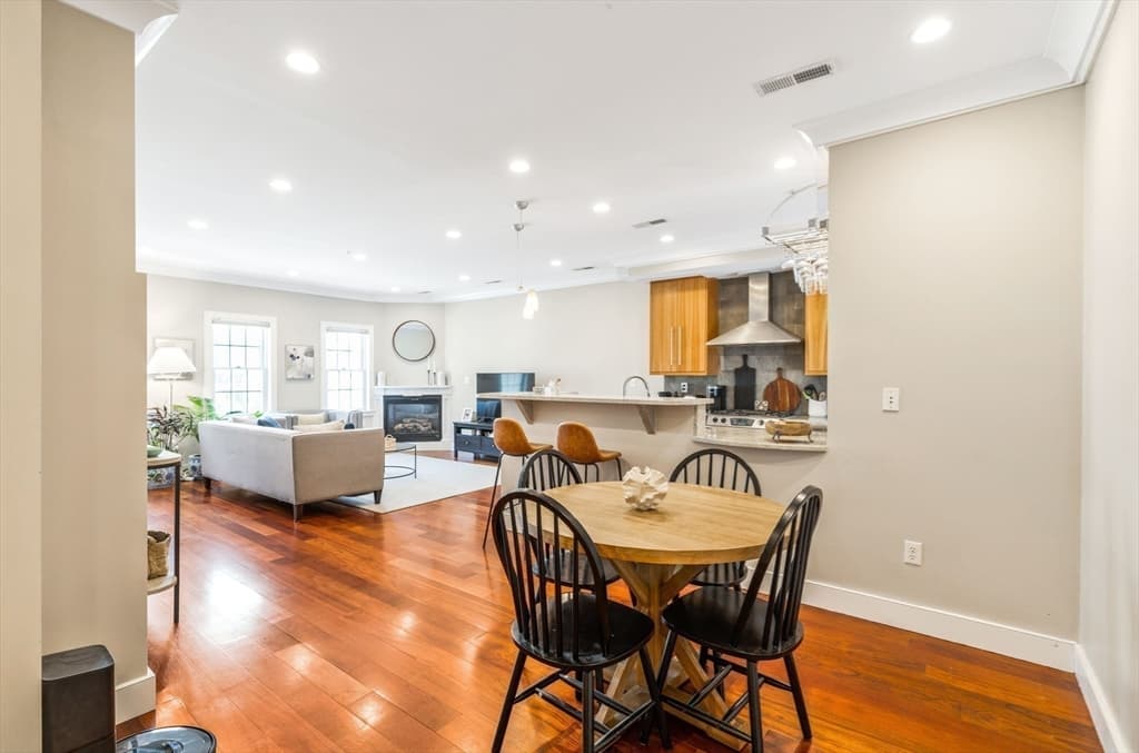 Condominium at 109 D St # 4, Boston MA 02127, Boston, photo 5 of 14