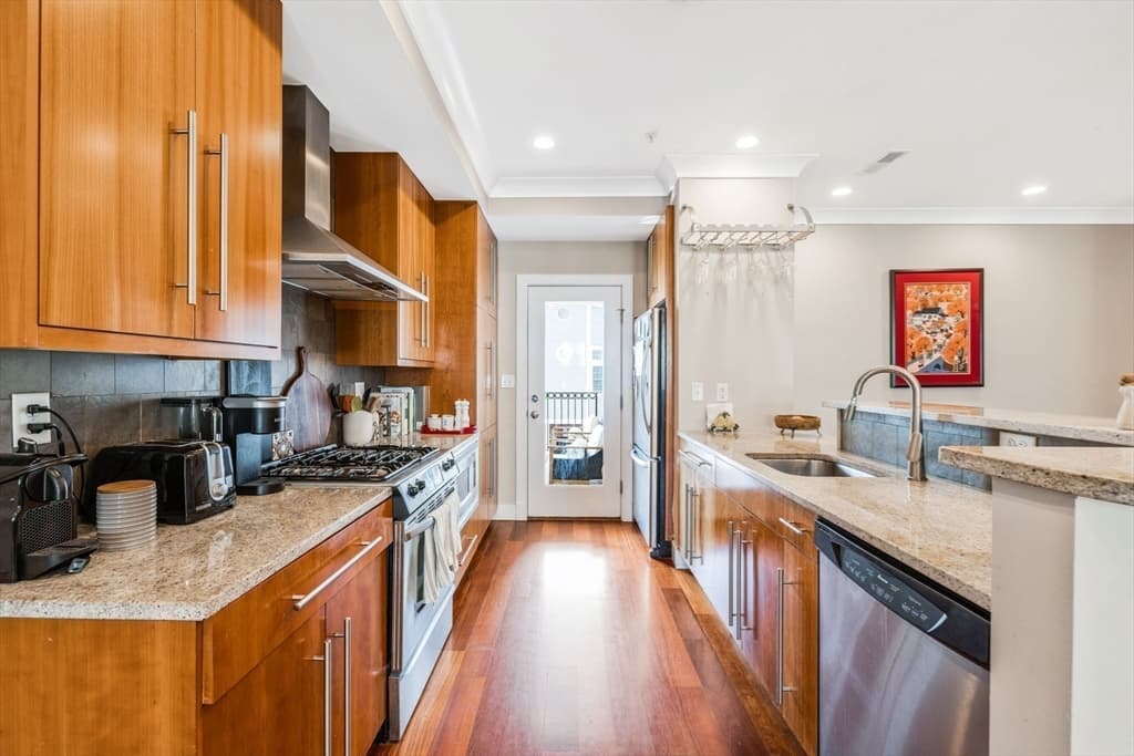 Condominium at 109 D St # 4, Boston MA 02127, Boston, photo 8 of 14