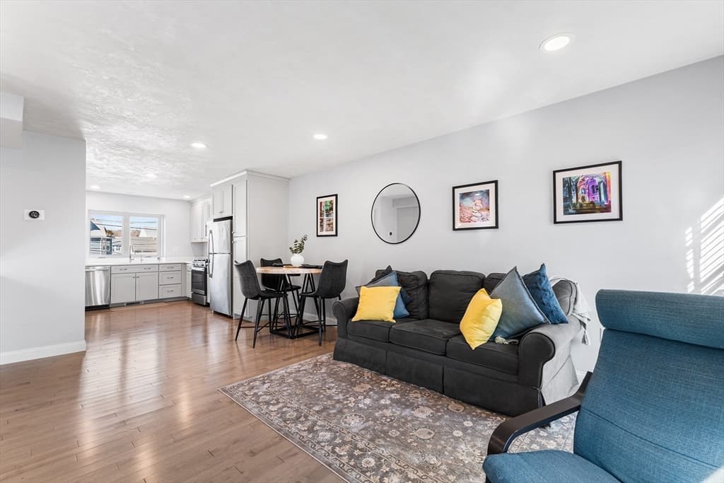 Condominium at 18 1/2 Dalton Ct, Peabody MA 01960, Peabody, photo 3 of 23