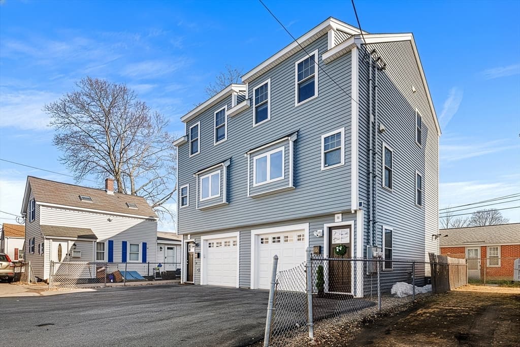 18 1/2 Dalton Ct, Peabody MA 01960