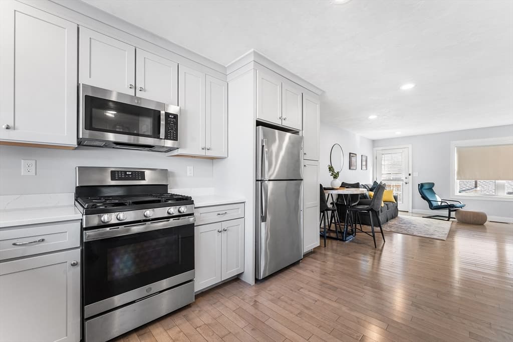 Condominium at 18 1/2 Dalton Ct, Peabody MA 01960, Peabody, photo 5 of 23