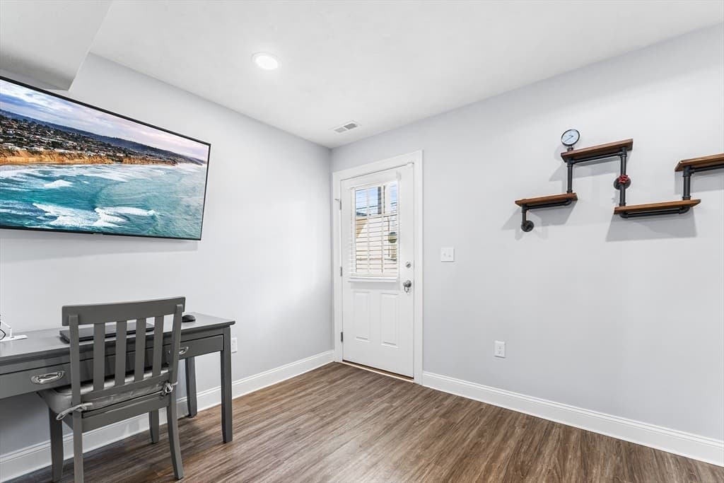 Condominium at 18 1/2 Dalton Ct, Peabody MA 01960, Peabody, photo 15 of 23