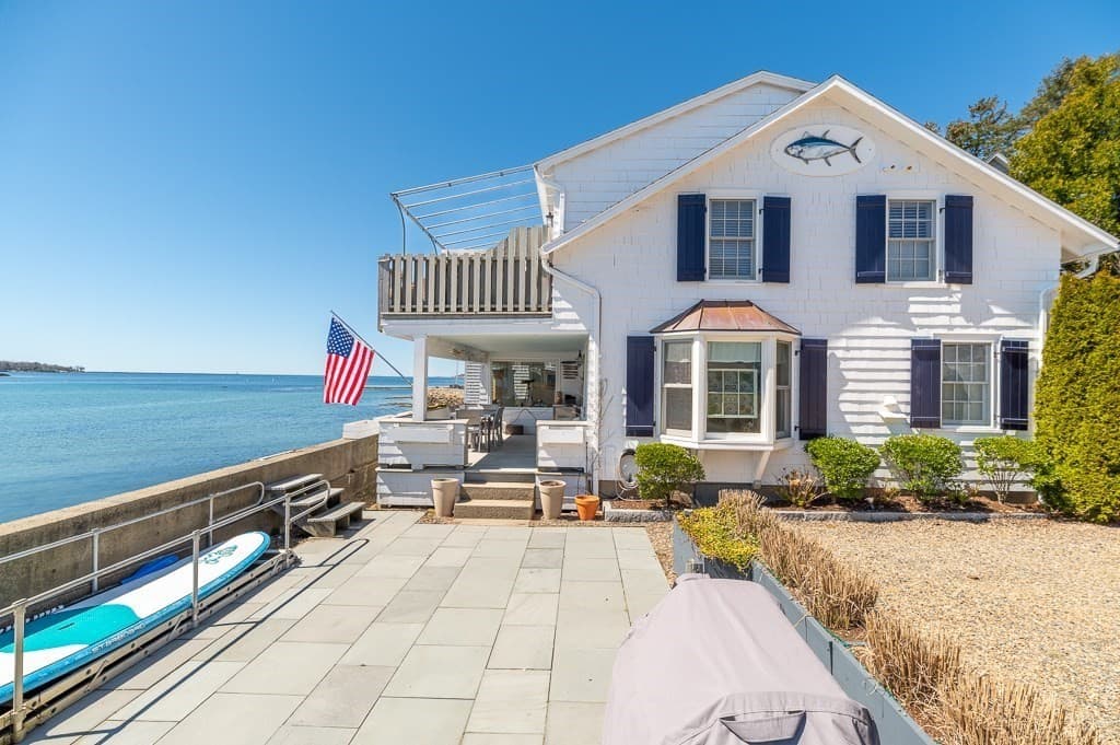 8 Bickford Way, Gloucester MA 01930