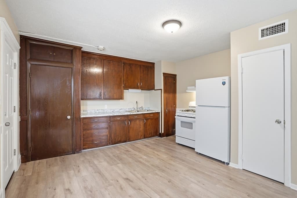 Condominium at 420 Rathbun # 9, Woonsocket RI 02895, Woonsocket, photo 5 of 14