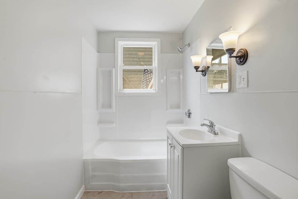 Condominium at 420 Rathbun # 9, Woonsocket RI 02895, Woonsocket, photo 11 of 14