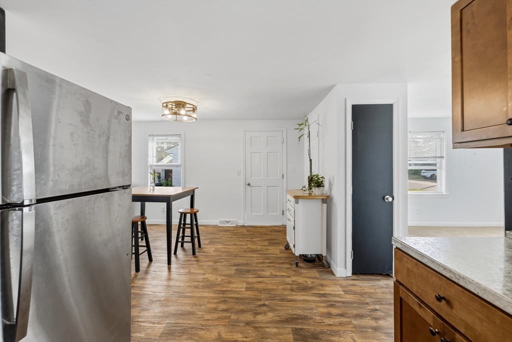 Single Family Residence at 21 Golf St, Fairhaven MA 02719, photo 6 of 28