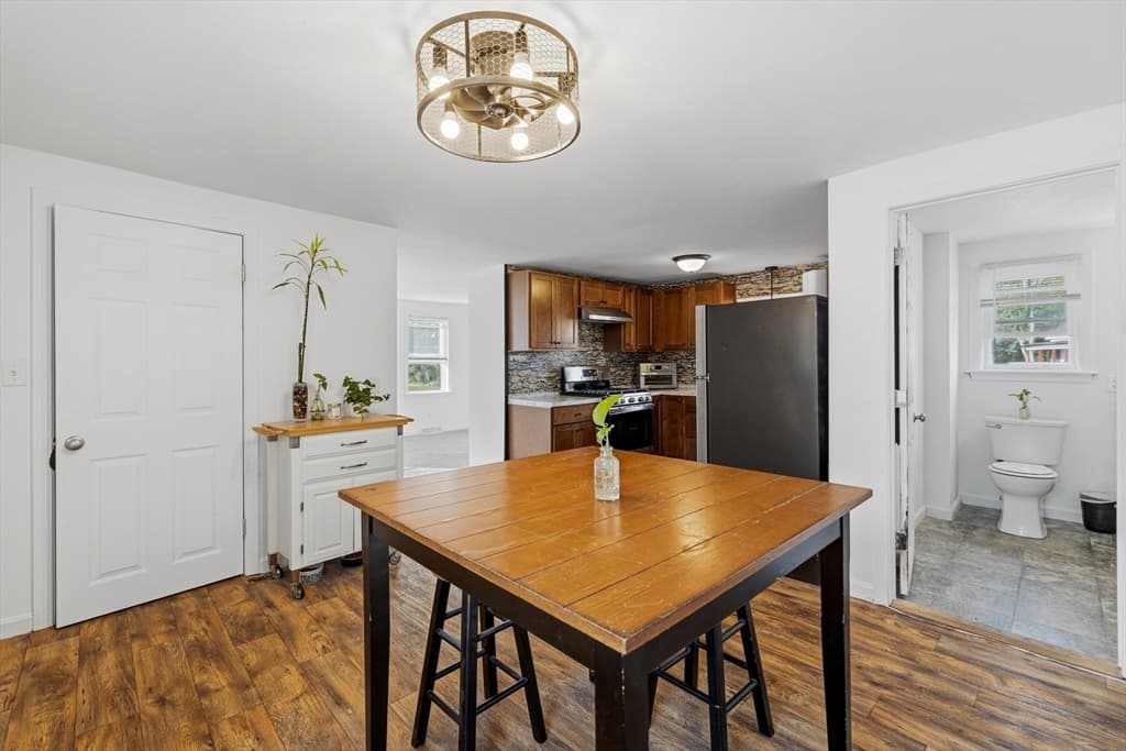 Single Family Residence at 21 Golf St, Fairhaven MA 02719, photo 7 of 28