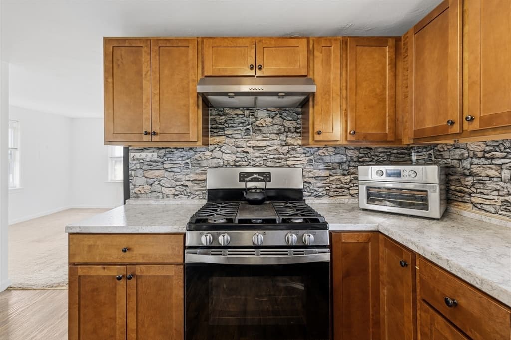 Single Family Residence at 21 Golf St, Fairhaven MA 02719, photo 5 of 28