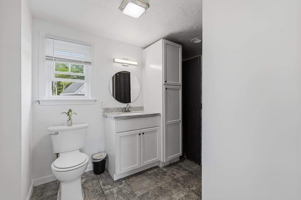 Single Family Residence at 21 Golf St, Fairhaven MA 02719, photo 9 of 28