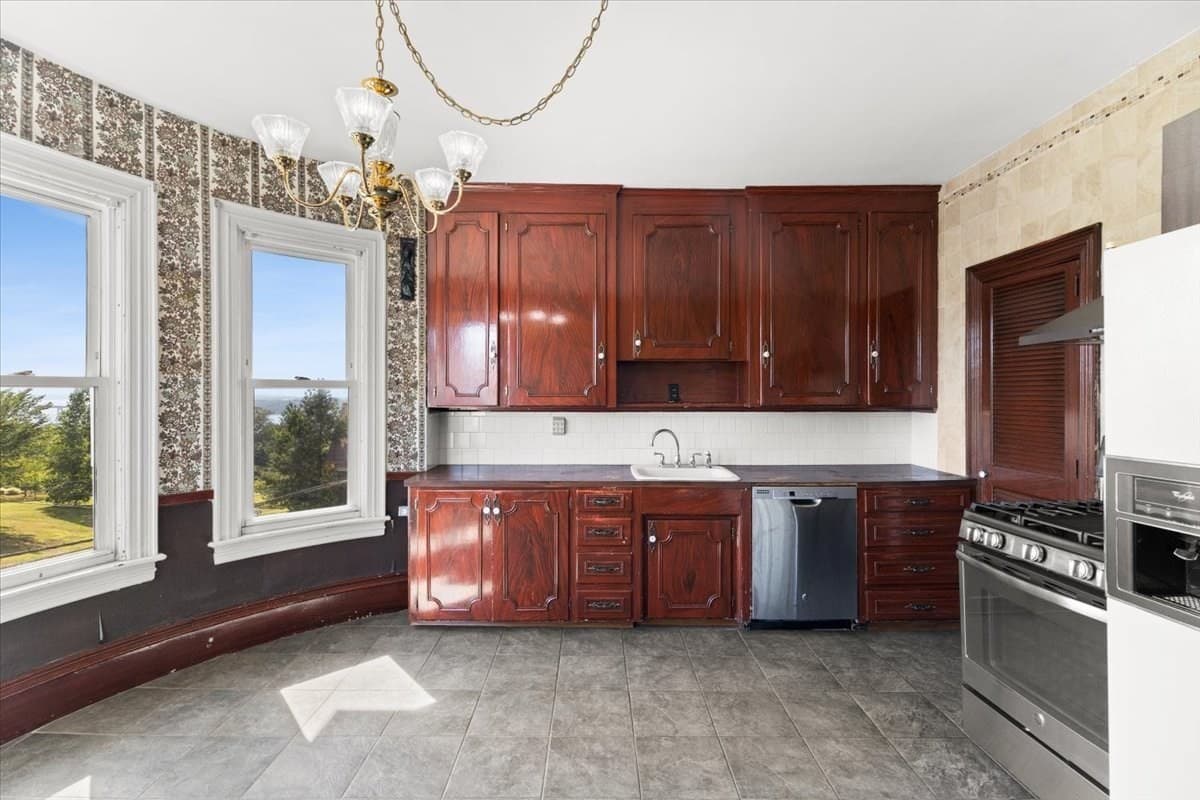 Single Family Residence at 878 Highland Ave, Fall River MA 02720, Fall River, photo 22 of 42