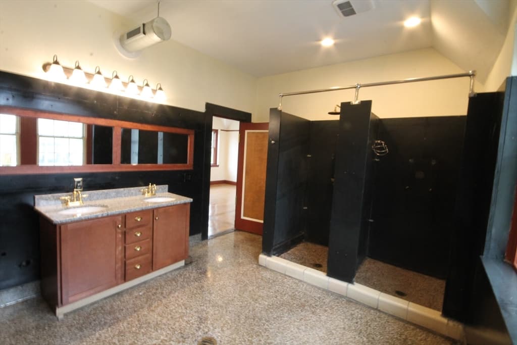 1043 Sumner Ave, Springfield MA 01118 photo 6