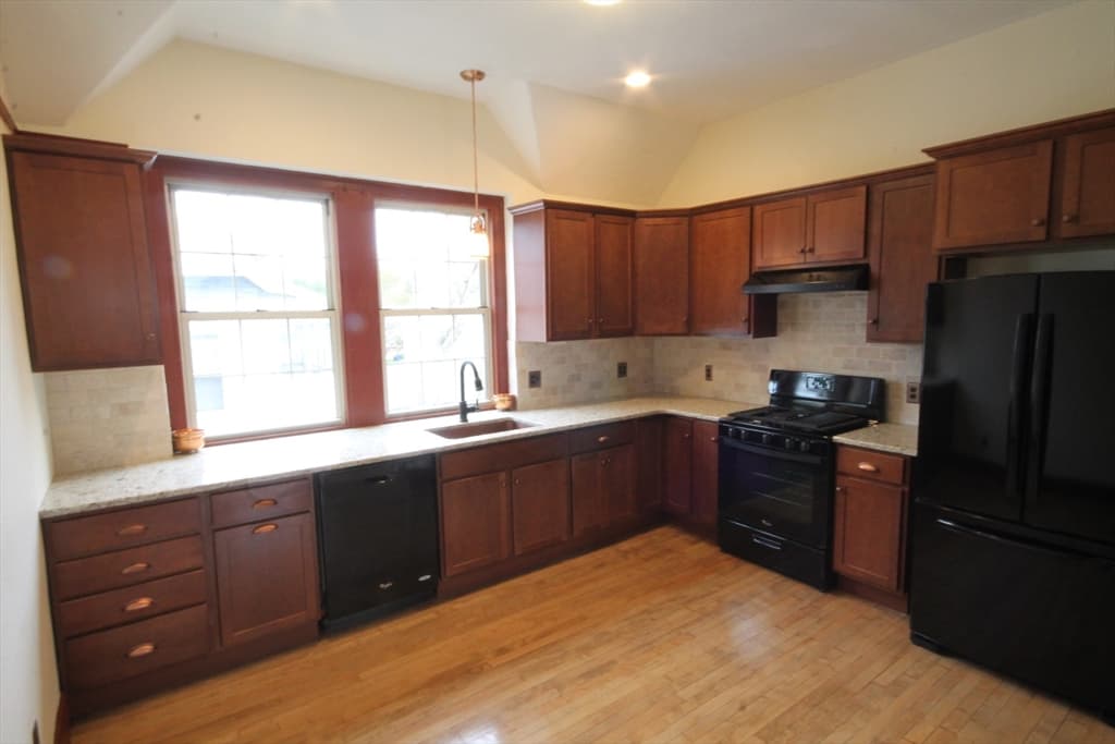 1043 Sumner Ave, Springfield MA 01118 photo 7