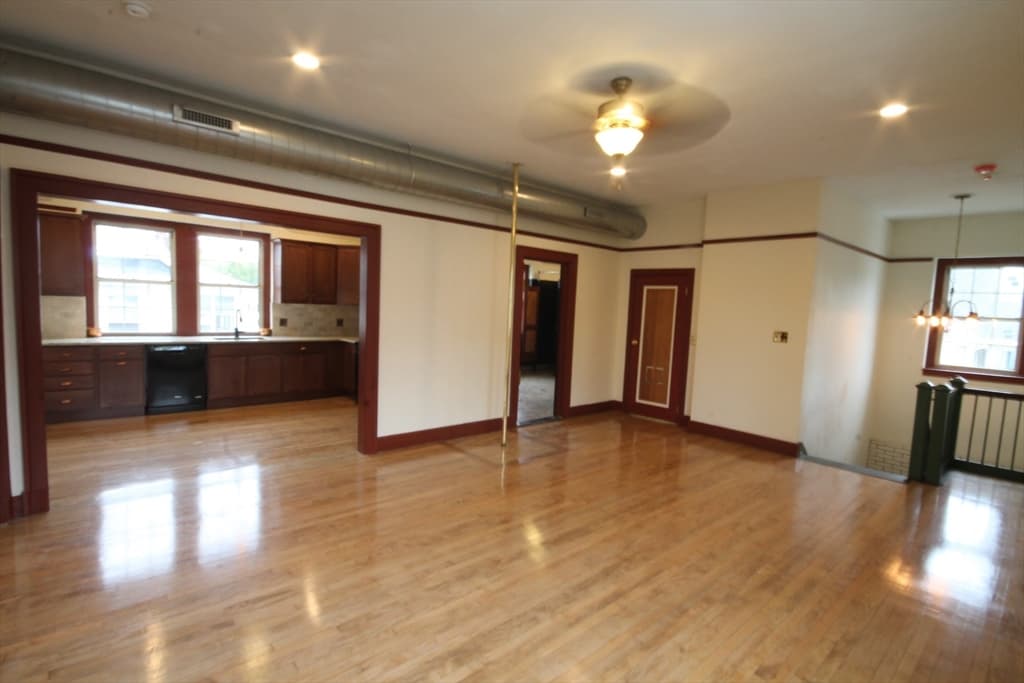1043 Sumner Ave, Springfield MA 01118 photo 4
