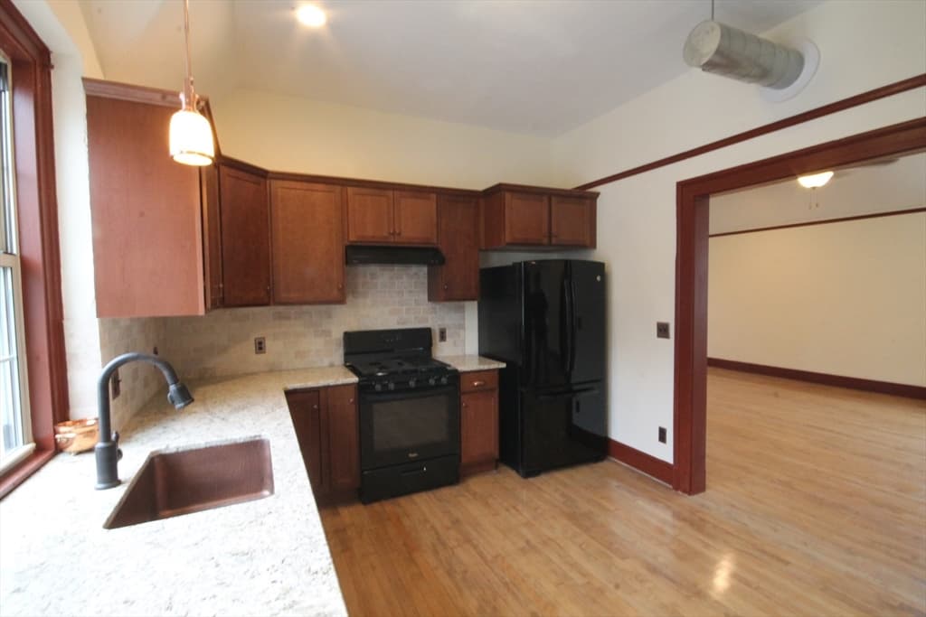 1043 Sumner Ave, Springfield MA 01118 photo 8
