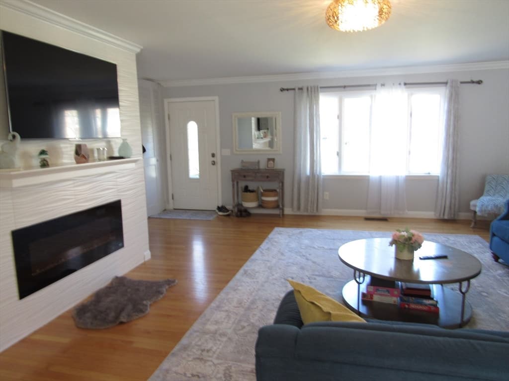 Condominium at 6 Loring Hills Ave # B1, Salem MA 01970, photo 6 of 38