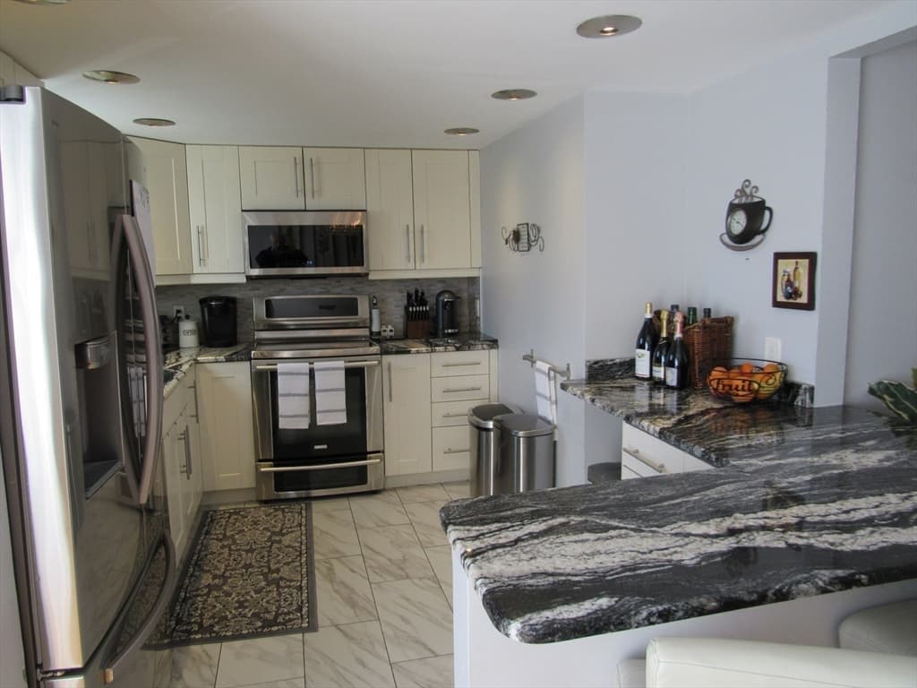 Condominium at 6 Loring Hills Ave # B1, Salem MA 01970, photo 14 of 38