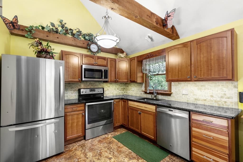 Single Family Residence at 24 Cottontail Trl, Plymouth MA 02360, Plymouth, photo 13 of 32