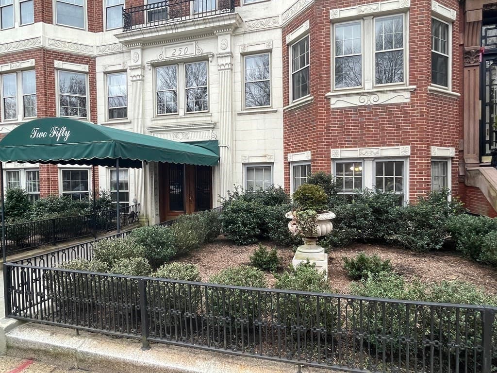 Condominium at 250 Commonwealth Ave # 22, Boston MA 02116, photo 3 of 14