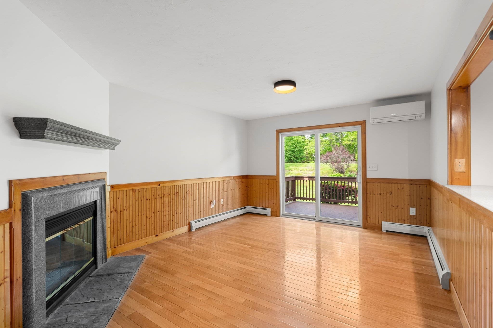 Condominium at 16 Patricia Drive # 16, Oxford MA 01537, photo 6 of 34