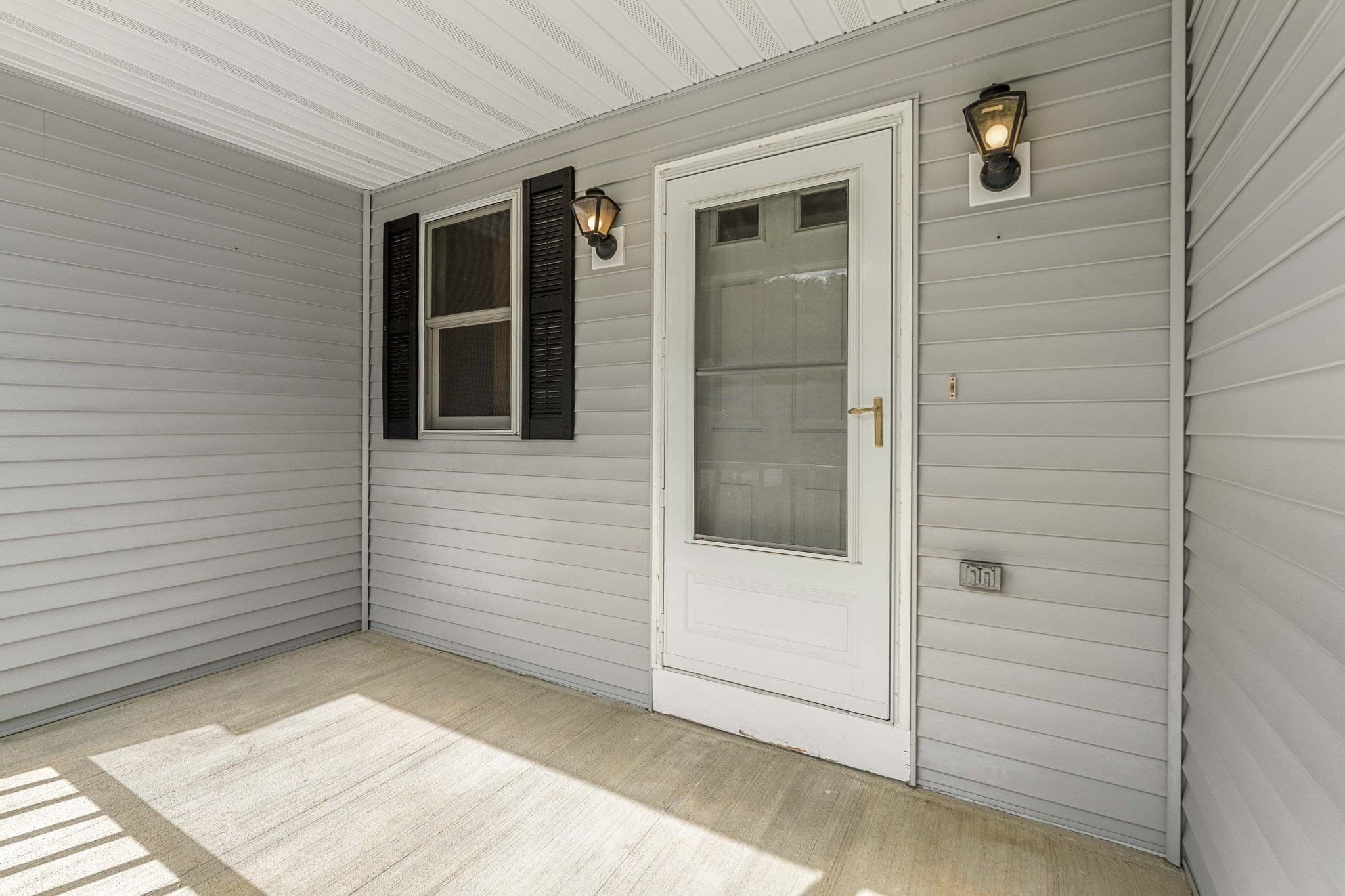 Condominium at 16 Patricia Drive # 16, Oxford MA 01537, photo 3 of 34