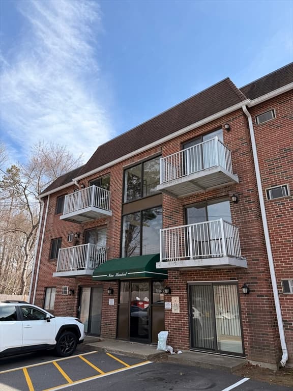 1186 Worcester Rd # 921, Framingham MA 01702