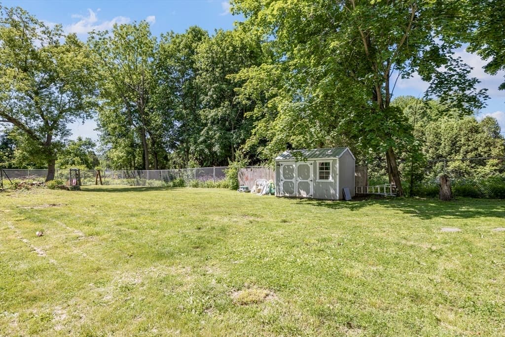 138 Charlton St, Southbridge MA 01550 photo 32