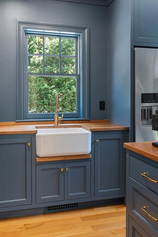 Single Family Residence at 10 Burnham Rd, Newton MA 02465, Newton, photo 6 of 29