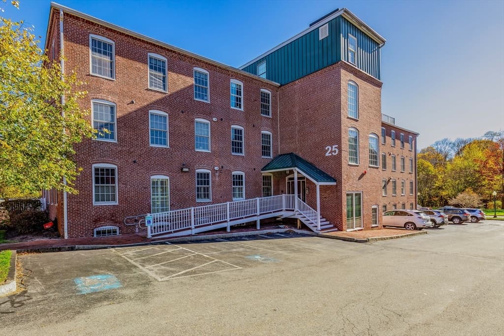 25 Cedar St # 3, Amesbury MA 01913