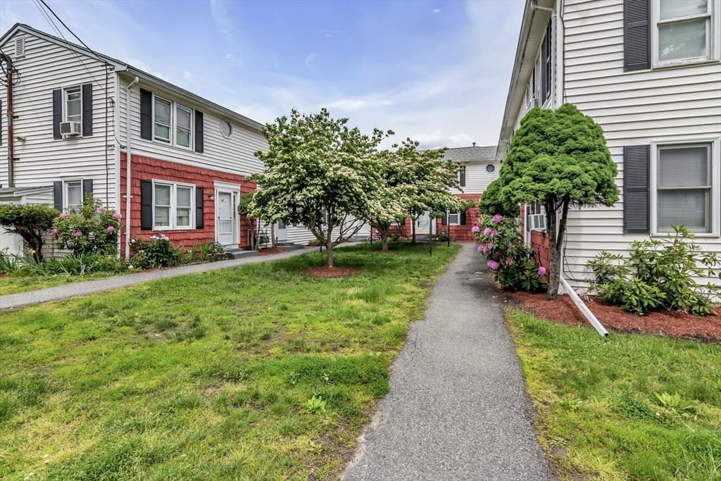 15 Crescent St # D, Lawrence MA 01841