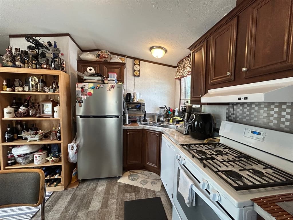 Mobile Home at 96 Newbury # 9B, Danvers MA 01960, Danvers, photo 9 of 19