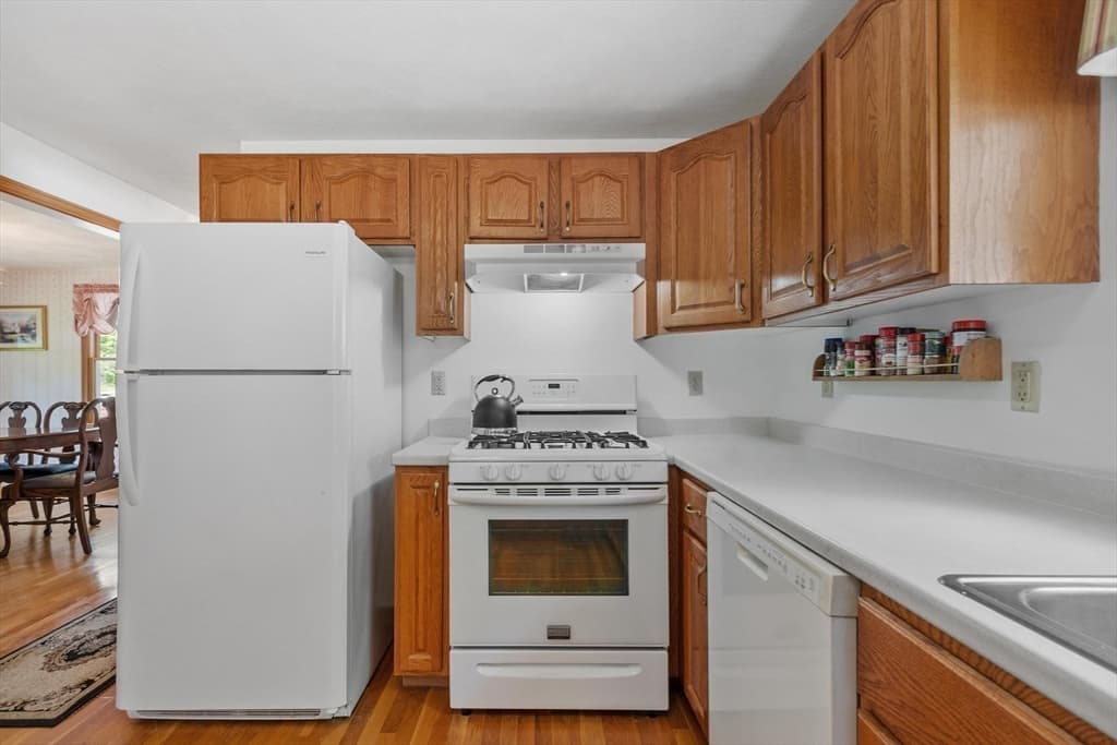 47 Sequoia Dr, Tyngsborough MA 01879 photo 9