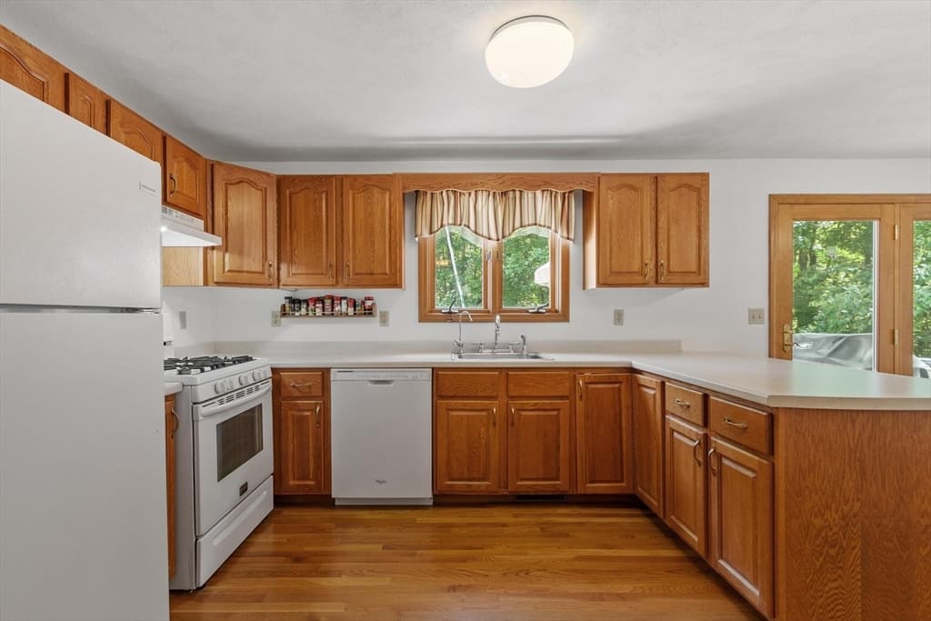 47 Sequoia Dr, Tyngsborough MA 01879 photo 8