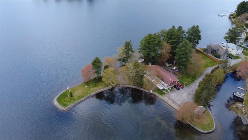 20 Indian Point Rd, Webster MA 01570