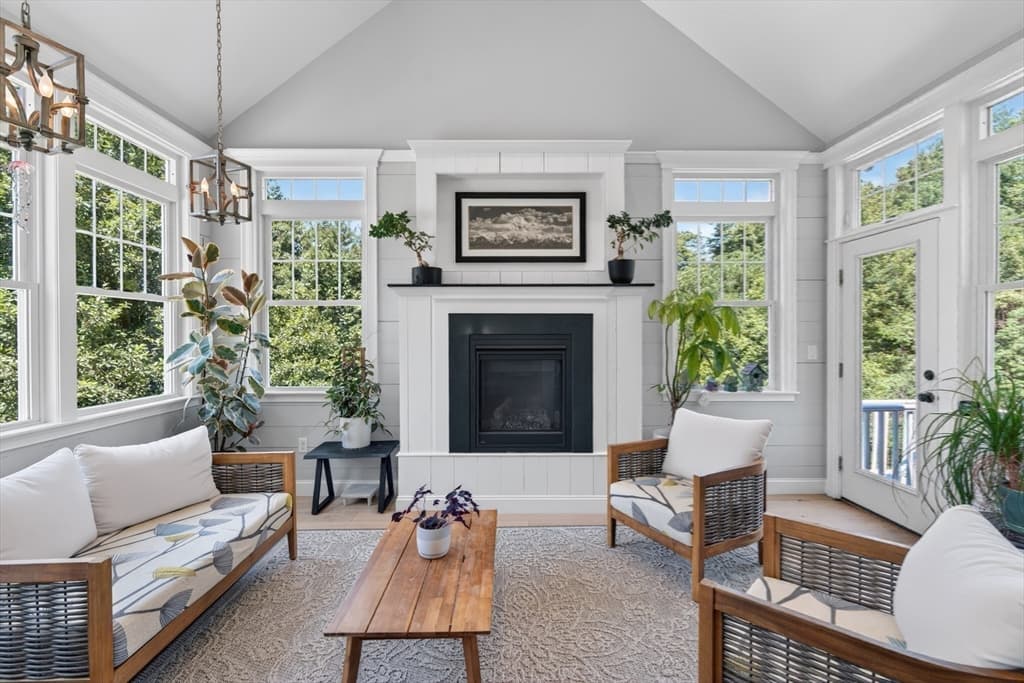 2 Watkins Ln, Southborough MA 01772