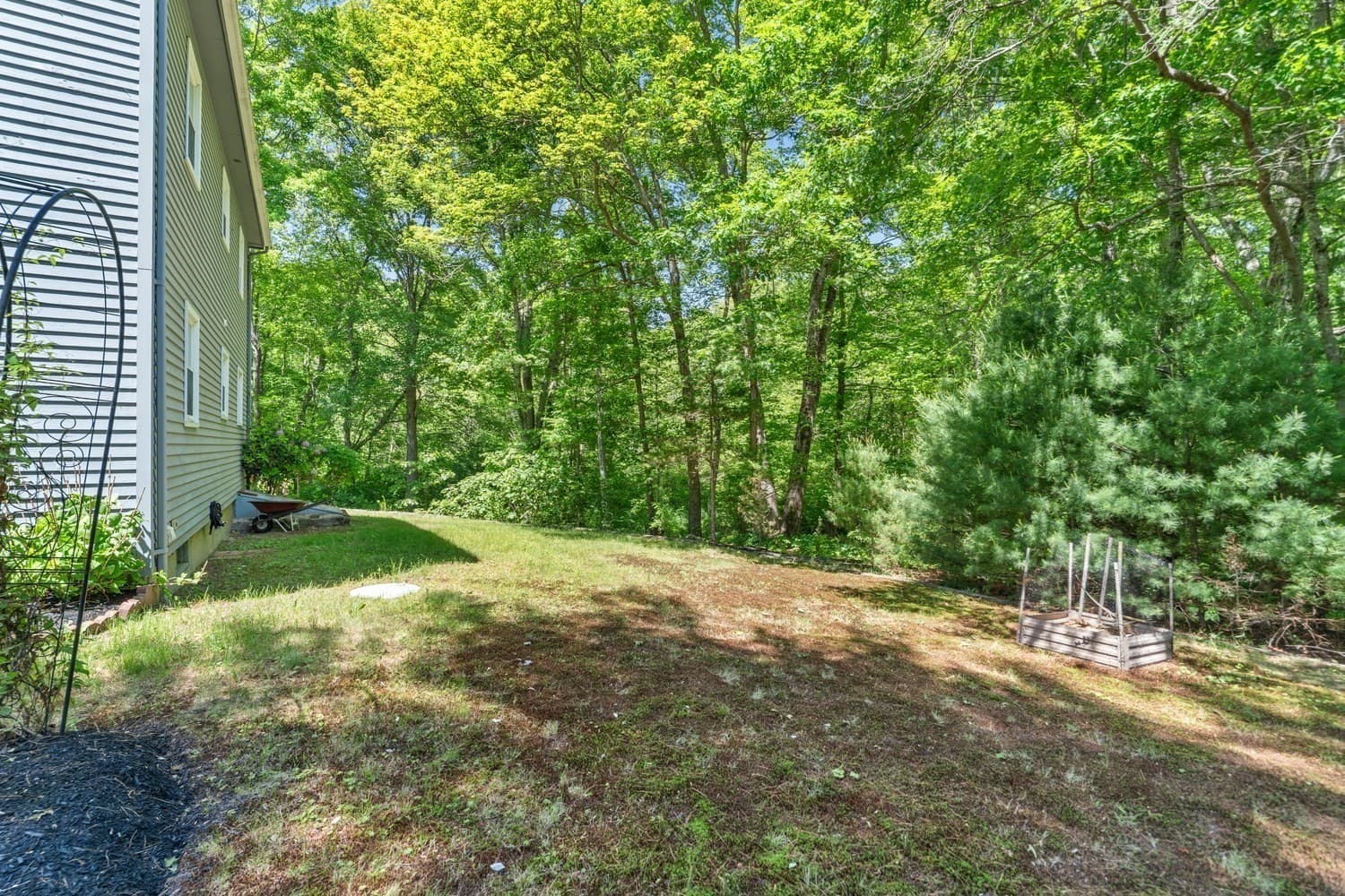Single Family Residence at 224 Perryville Rd, Rehoboth MA 02769, photo 6 of 26