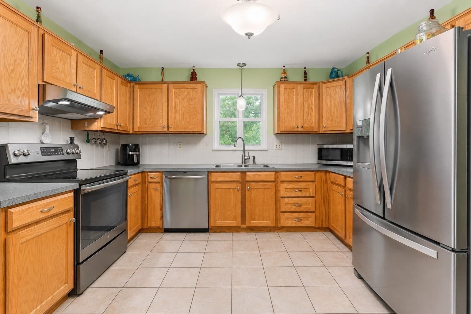 Single Family Residence at 224 Perryville Rd, Rehoboth MA 02769, photo 7 of 26