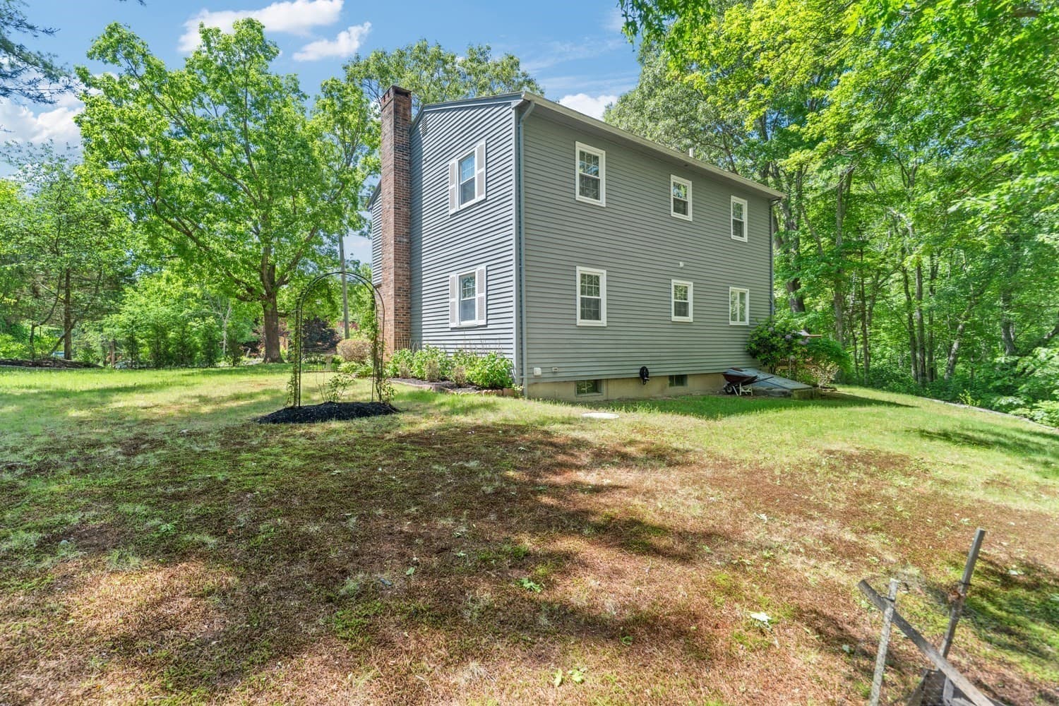 Single Family Residence at 224 Perryville Rd, Rehoboth MA 02769, photo 4 of 26
