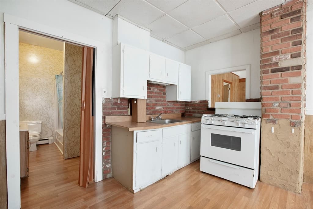 1359 Purchase St, New Bedford MA 02740 photo 12