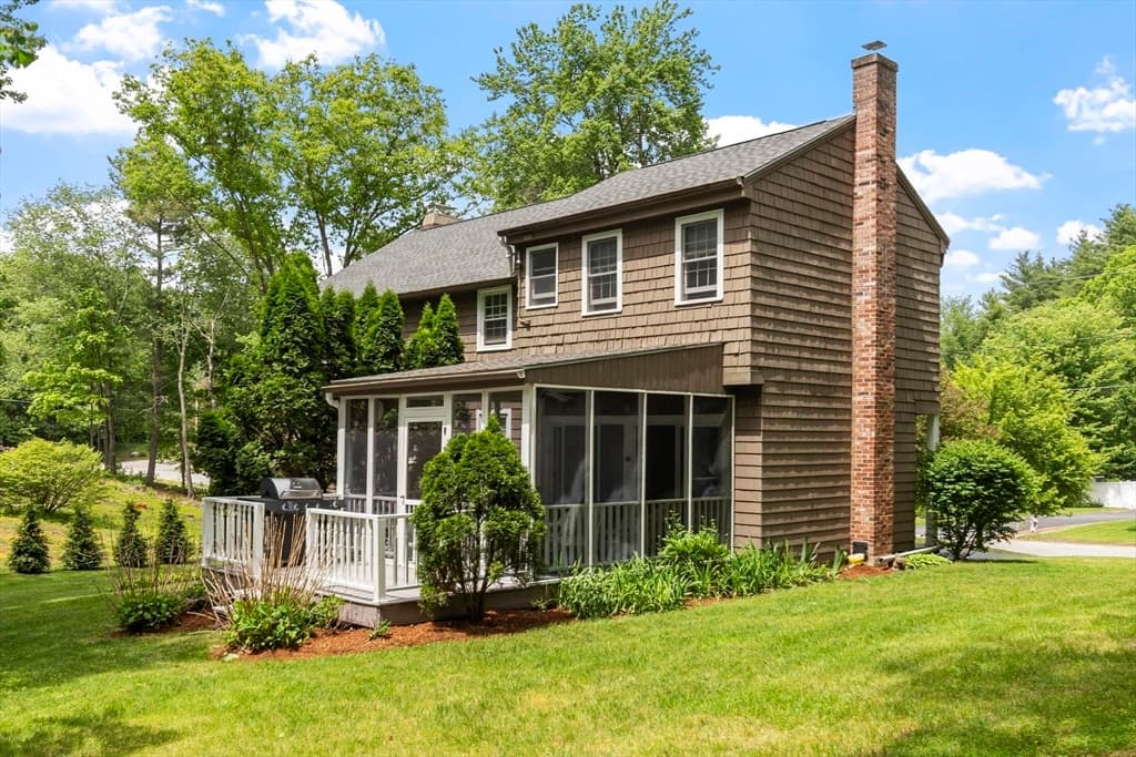 Single Family Residence at 6 Redwood St, Townsend MA 01469, Townsend, photo 2 of 39