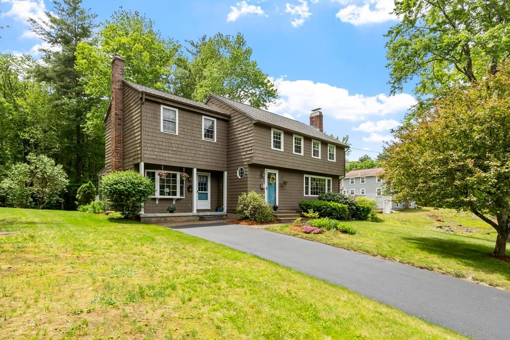 6 Redwood St, Townsend MA 01469