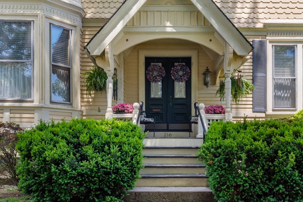 216 Prospect St, Fall River MA 02720