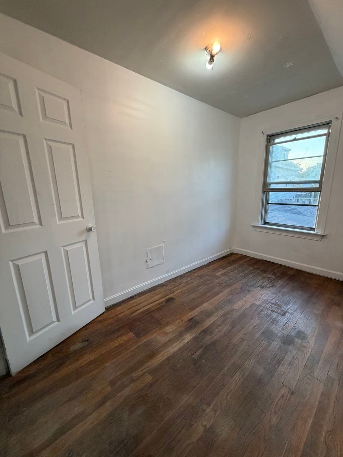 Single Family Residence at 26 Glenwood St, Lynn MA 01902, photo 7 of 9