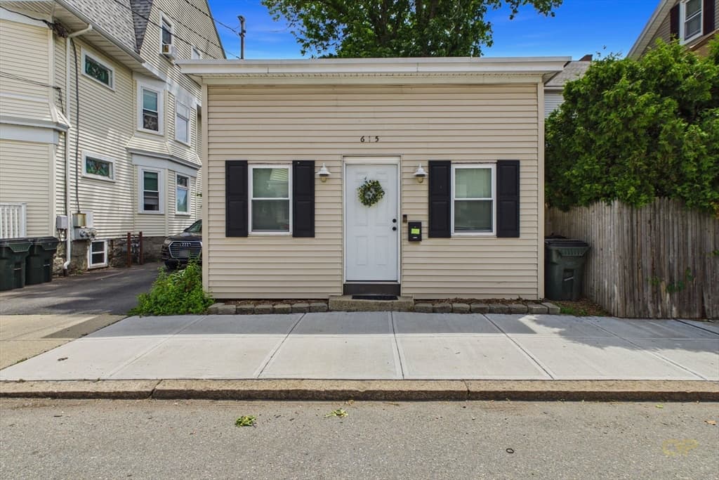 615 Robeson St, Fall River MA 02720 photo 2