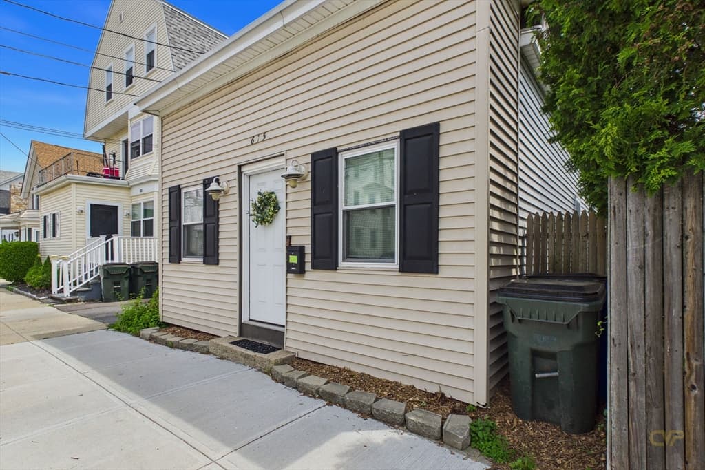 615 Robeson St, Fall River MA 02720 photo 3