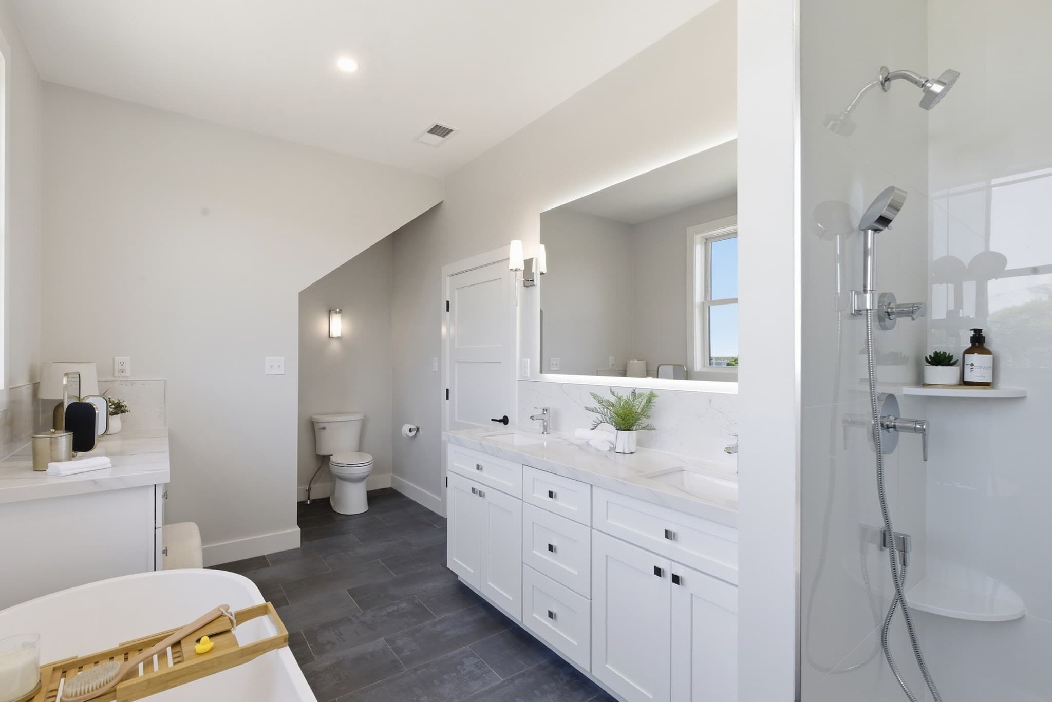 Condominium at 67 Queen St # 4C, East Greenwich RI 02818, East Greenwich, photo 24 of 34