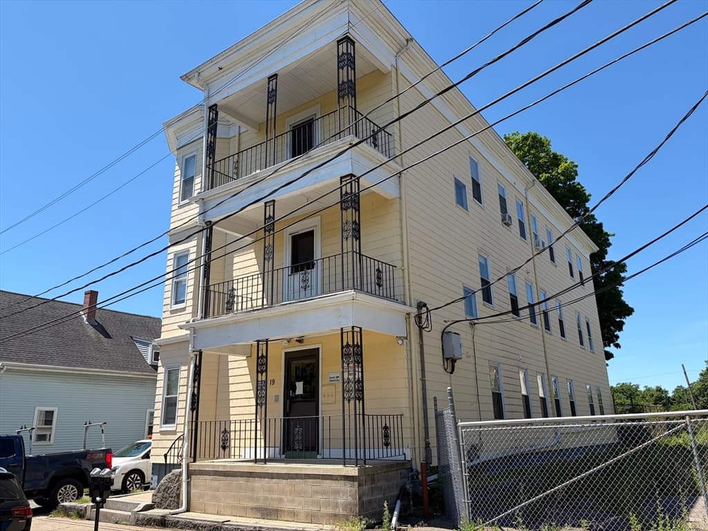 19 Clinton Ave, Brockton MA 02301 photo 2