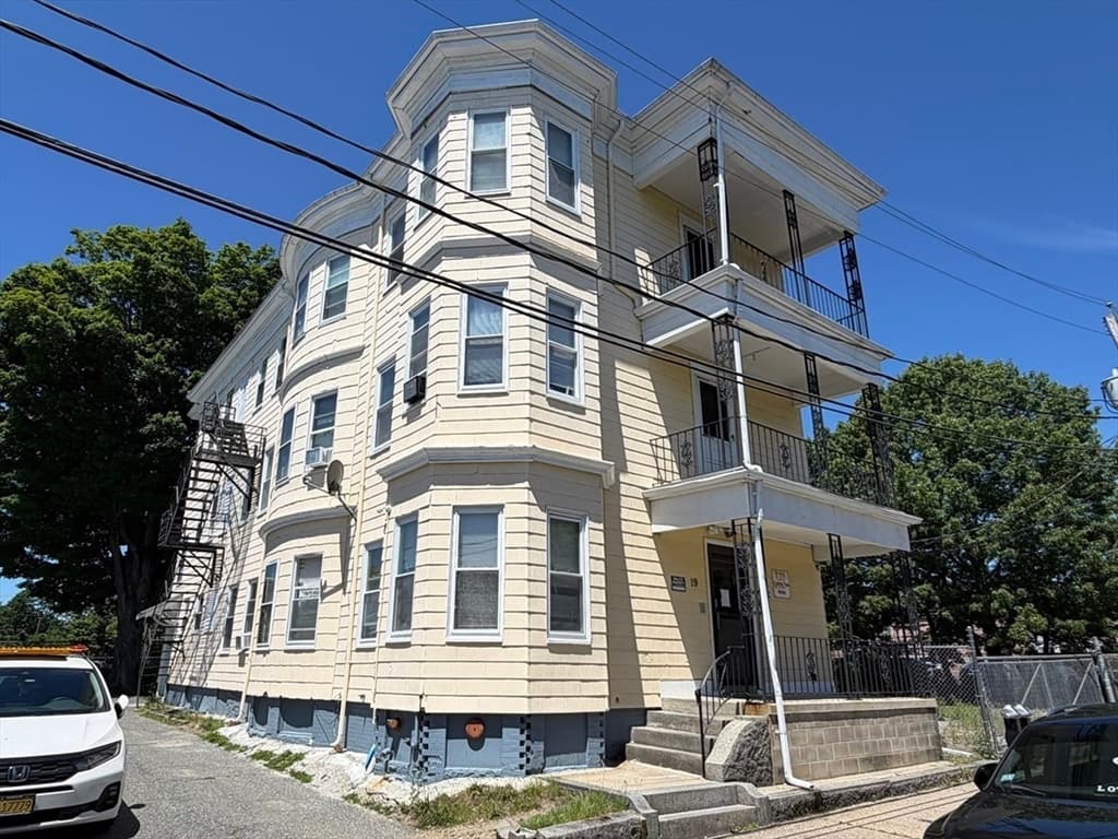 19 Clinton Ave, Brockton MA 02301