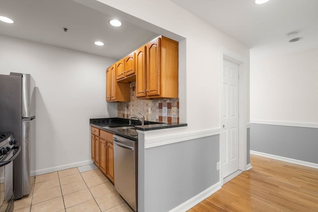 Condominium at 7 Central Square # 401, Lynn MA 01901, Lynn, photo 13 of 19