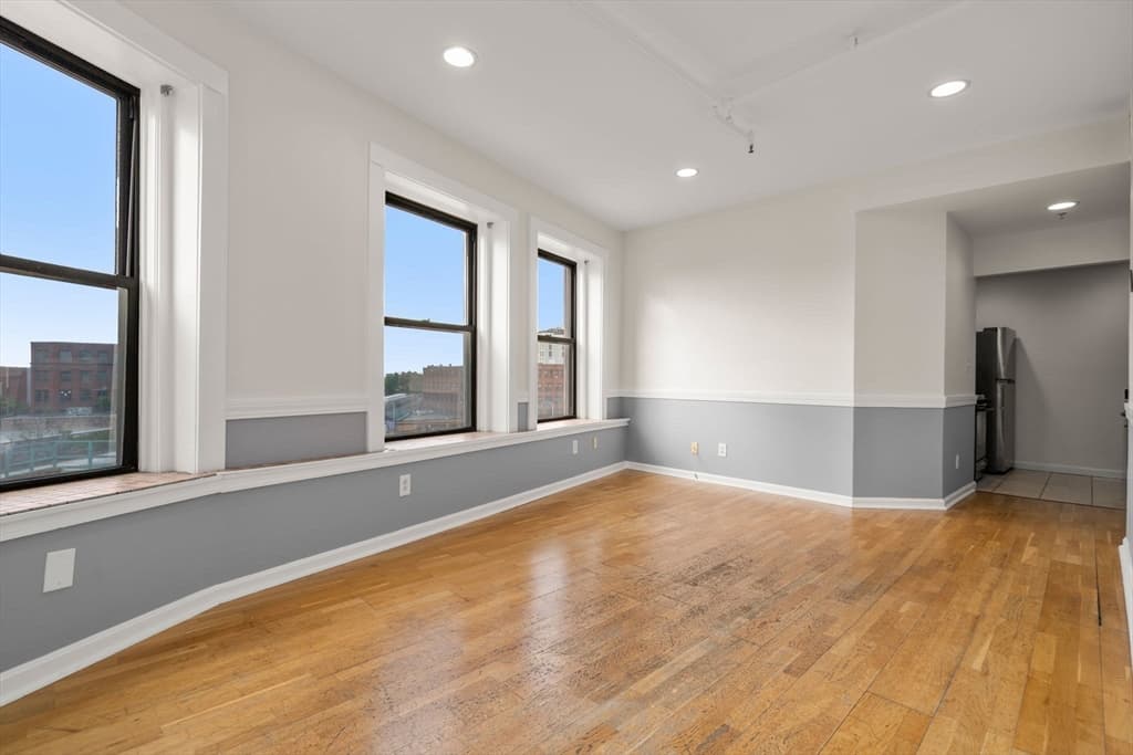 Condominium at 7 Central Square # 401, Lynn MA 01901, Lynn, photo 7 of 19